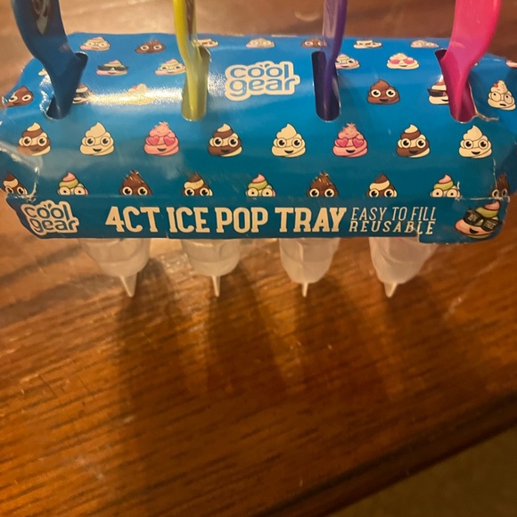 Ice Pop Tray with Multicolor Handles - Picture 3 of 4